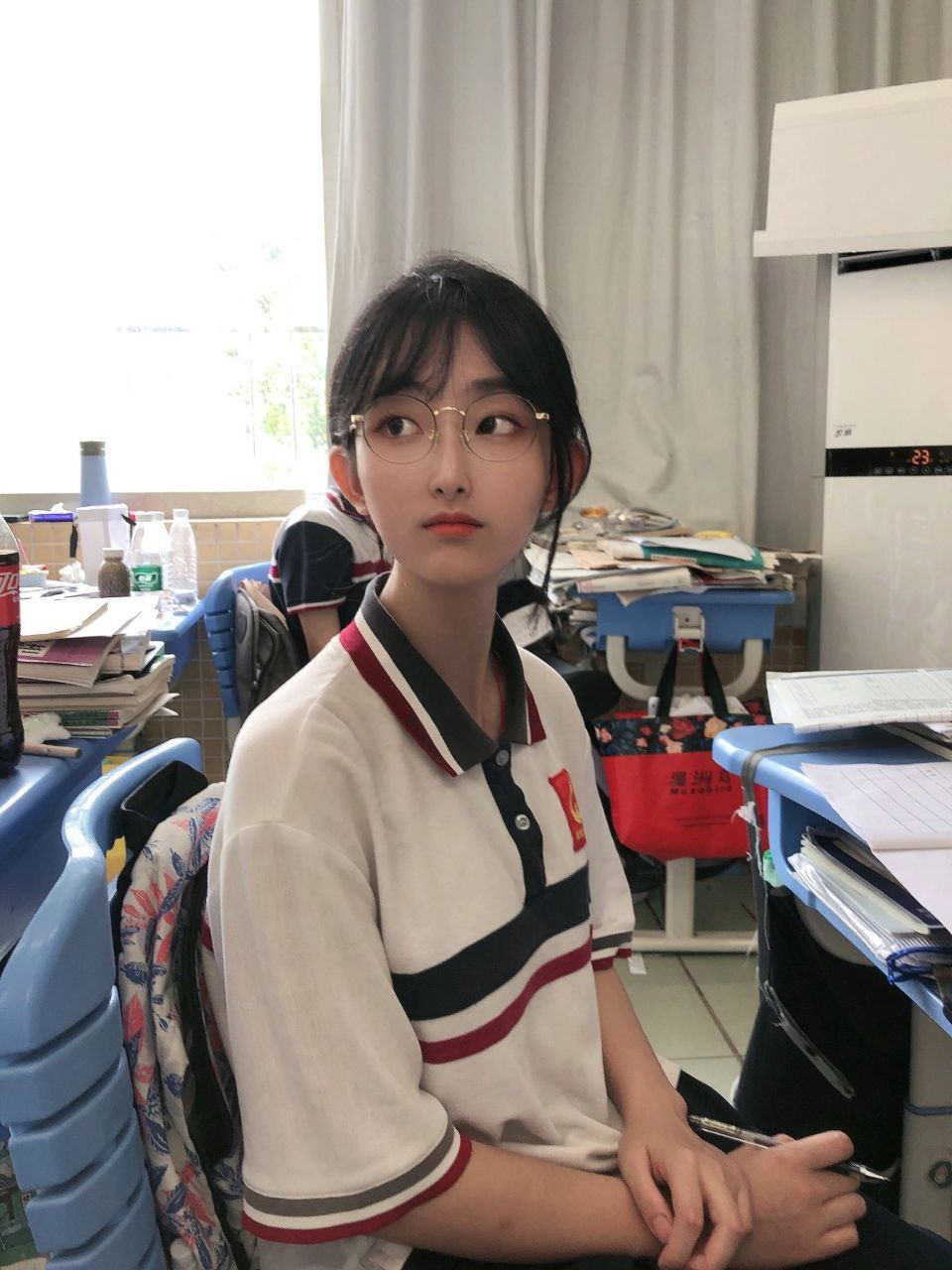 18岁以下禁止看很黄的视频在线观看